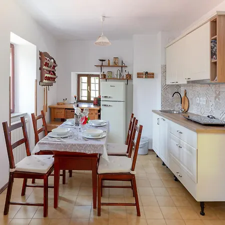 Fairy-tale Retreat 아파트 *