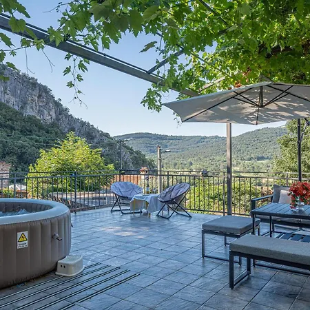 17th Century With Jacuzzi