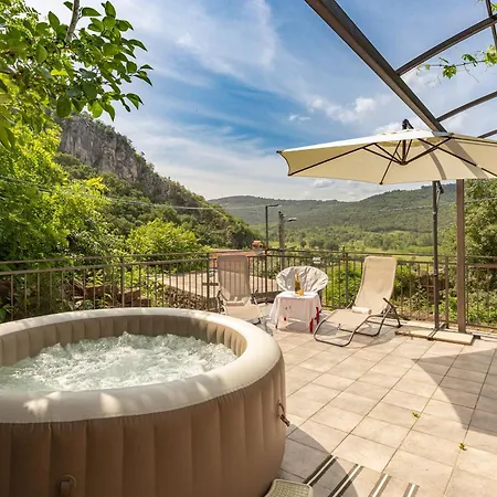 17th Century With Jacuzzi *